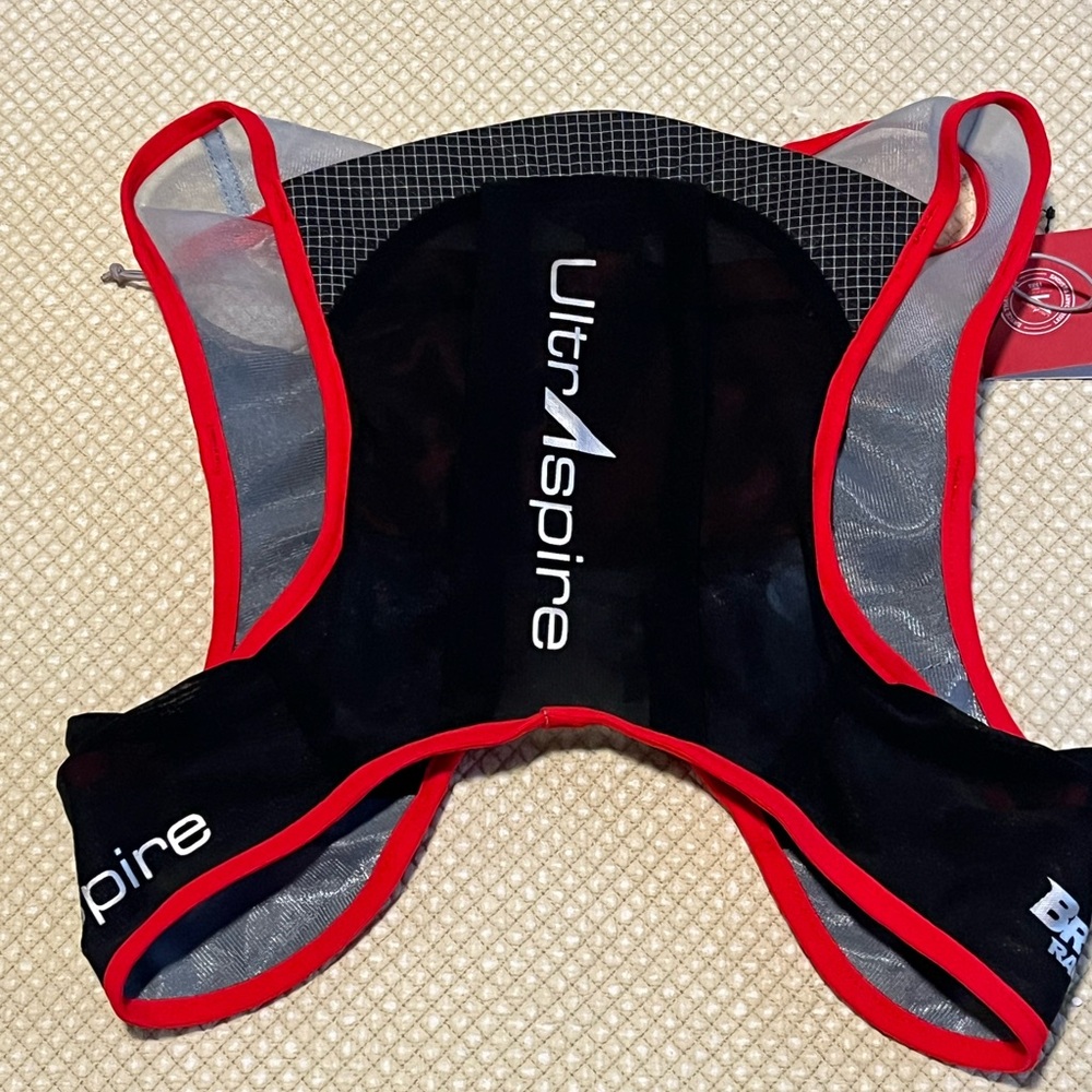 UltrAspire Bronco Race Vest Size Large Brand New